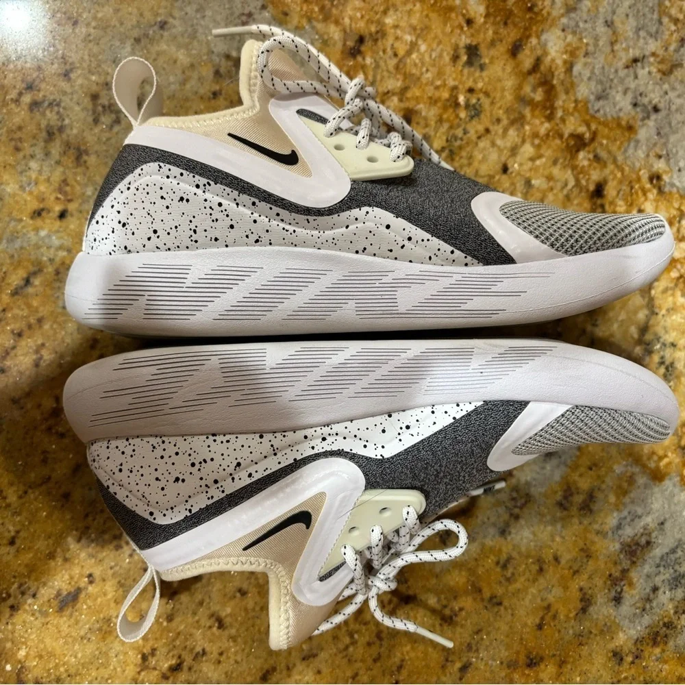 Nike lunarcharge size 6